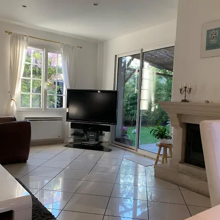 Belle Maison 3 K M De Paris Holiday home Cachan