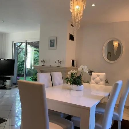 Belle Maison 3000 M De Paris Holiday home