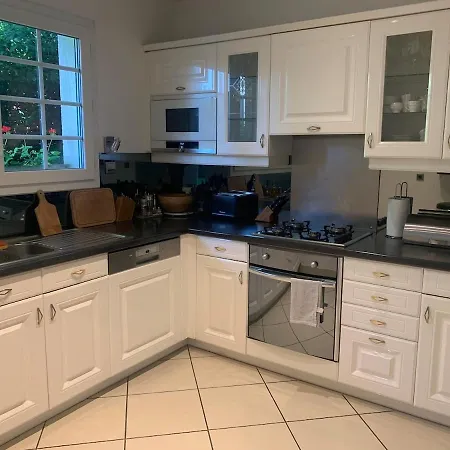 Belle Maison 3000 M De Paris Holiday home Cachan